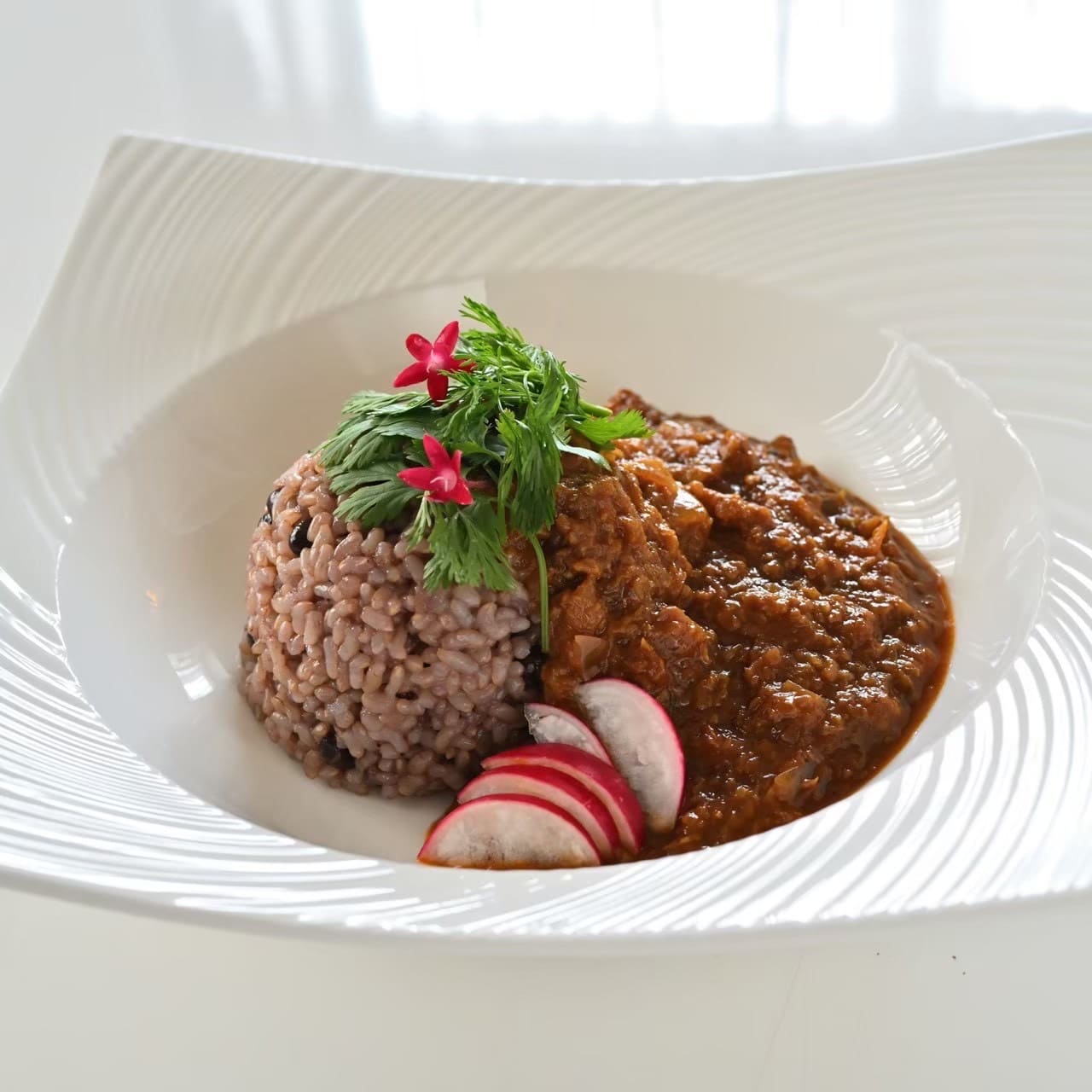 酵素玄米とスパイスを使った体に優しい特製デトックス薬膳カレープレート